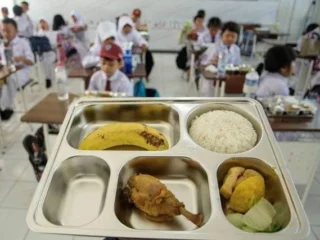 NYALA HARAP MBG LAMPUNG: ANTARA KEBERHASILAN SETENGAH JALAN DAN TANTANGAN YANG MEMBAWA KEGEMPARAN DI AKHIR TAHUN 2025