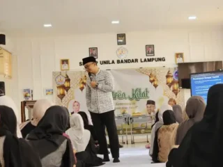 Anggota DPRD Lampung Syukron Muchtar Isi Materi Tauhid dan Fiqh di SMA YP Unila